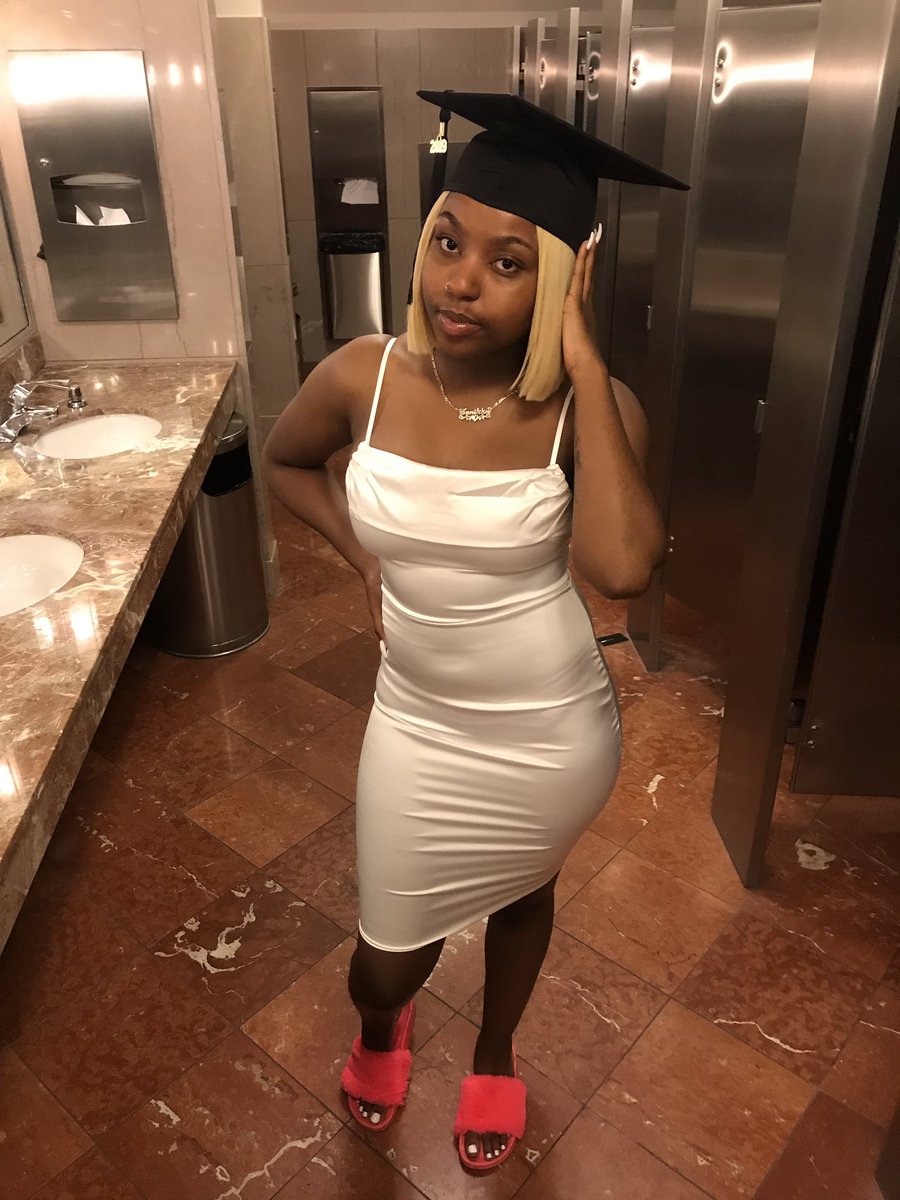 zenikka's tweet photo. Not going to tell y’all everything I’ve been through, just know that I made it after everything and when I thought I wouldn’t . 🎓💭 #2k19grad #graduation #BlackGirlMagic #success #2k19 #classof2k19 https://t.co/VXHiVuceuJ