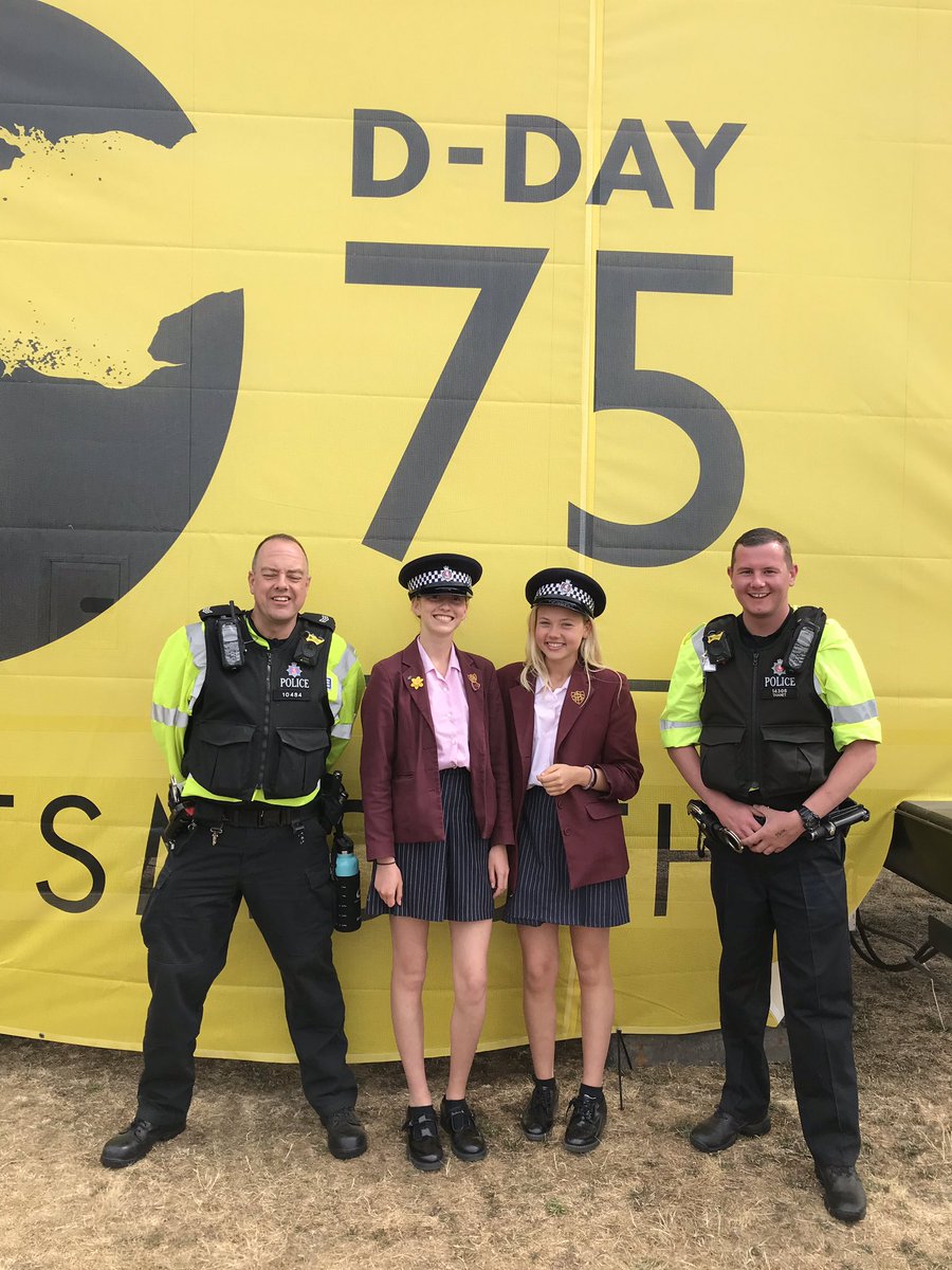 bonnyhedderly's tweet photo. Flying the PHS flag with the Police @Portsmouthhigh https://t.co/TZ3jDV5Rkj