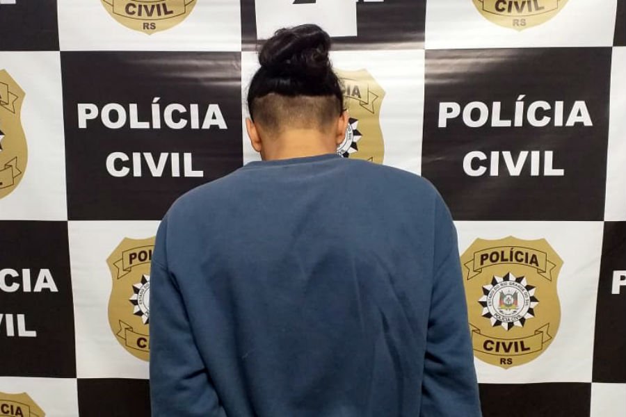 policiacivilrs's tweet photo. Suspeito de homicídio é preso no bairro Passo do Feijó, em Alvorada. O crime ocorreu em meados de novembro de 2016, na zona norte da Capital. O indivíduo se encontrava na condição de foragido. #Decap_Deic https://t.co/scIfttODUw