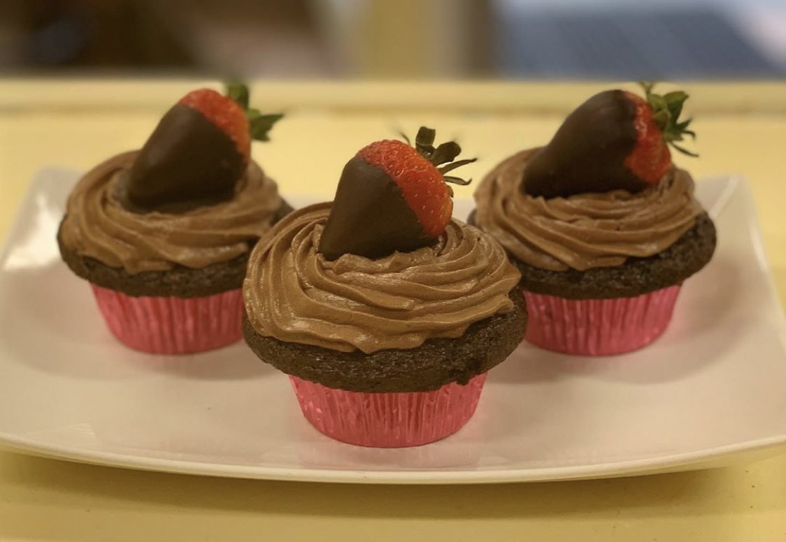 Love_Maya's tweet photo. Welcome to Maya’s Pearls! I have been obsessed with making sweet treats since a young age and recently got into creating vegan alternatives to my favorite recipes! I am so excited to share my creations &amp; journey with you living my dream of having my own baking business! 💕 https://t.co/g3VWMnz6fd