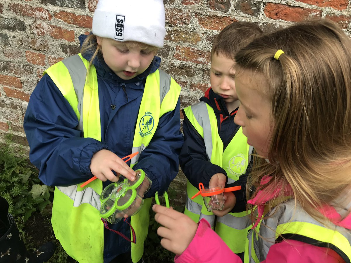 Ask us how many bugs we found today! Thank you to Mrs Fyfe and her S2 pupils from @LarbertHigh for supporting us today during this great activity! #unitedinpurpose @MrsFyfeLHS #youngleaders @airthprimary @MissRBrooksAPS