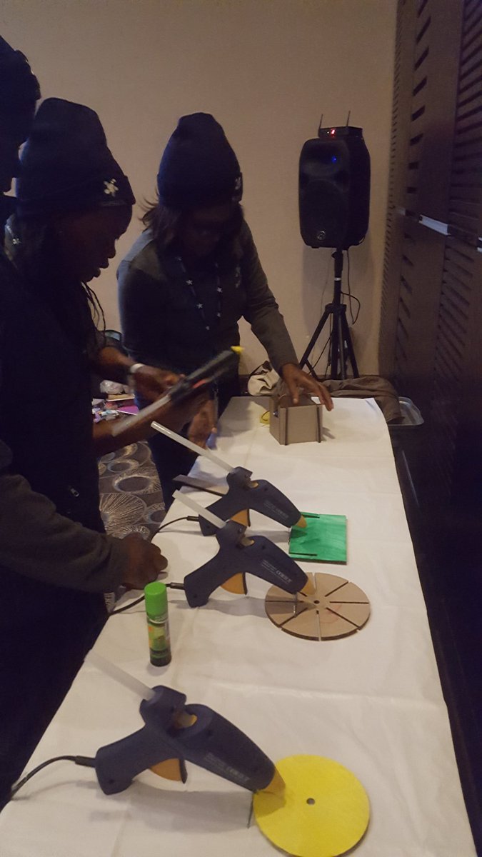 CRSP_dsgn's tweet image. Teams are off to a roaring start with @CRSP_dsgn Sasol GTC Championship Robotics and Coding challenge @SasolSA  #SasolFoundation #CRSPRobo #LCERT