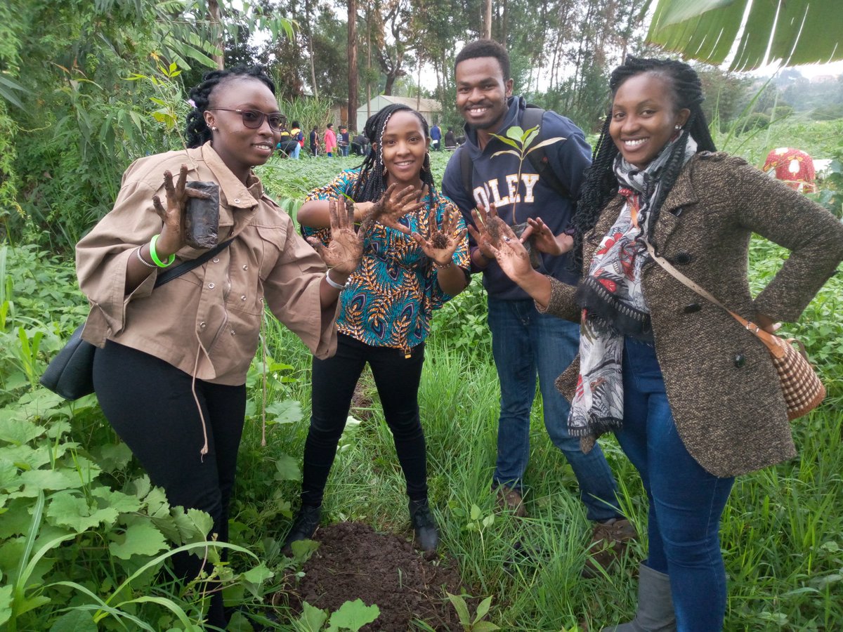 lizwathuti's tweet photo. Being part of the solution🌳.Not the pollution.😷 ❤

Celebrated #WorldEnvironmentDay at Gatharaini river where we have planted Trees to #BeatAirPollution while creating  environmental awareness. 

Be the solution.We only have about a decade to act! 🌎 @UNEnvironment #YoungChamps https://t.co/BKNyjHsifK