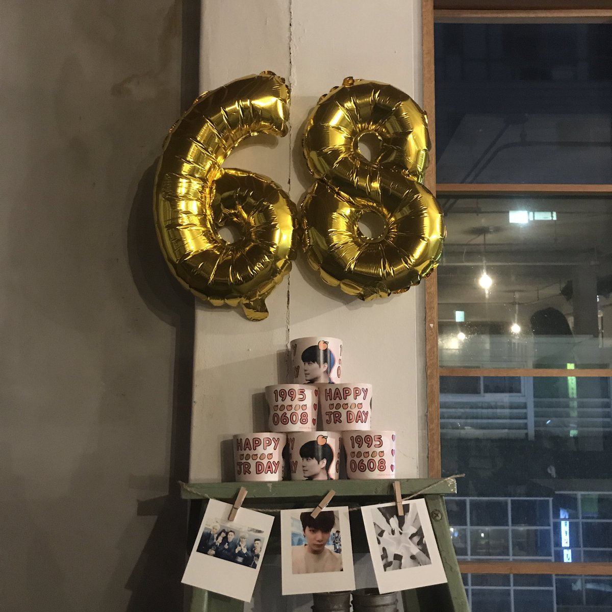 nuest_noonsong's tweet photo. 🥔강남 뉴코피커피

종현이 생일 이벤트는 💖3층💖에서 진행됩니다 :)
3층은 오후 9시까지 운영하니 관람하실 분은 유의해 주세요!
뉴코피커피에서는 이전의 아론이컵홀더를 소량 보관하고있어 원하시는 분은 결제시 말씀해 주세요! ٩(♡ε♡ )۶
#쩨알이생일축하하러가욧 https://t.co/dBFlKEZLDq