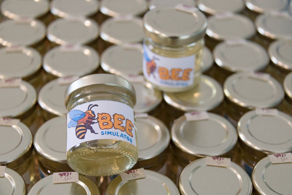 PetitPot_Miel's tweet photo. Cadeau d'affaires, d'entreprise ou client ! Dites-le avec du miel comme @BeeSimulator et offrez à vos clients un cadeau gourmand et innovant 🎁🍯🐝#cadeau #cadeauclient #objetpublicitaire #publicité #seminaire #giftcompany #evenementiel #influencermarketin #agency #branding https://t.co/rD7toNvtdW