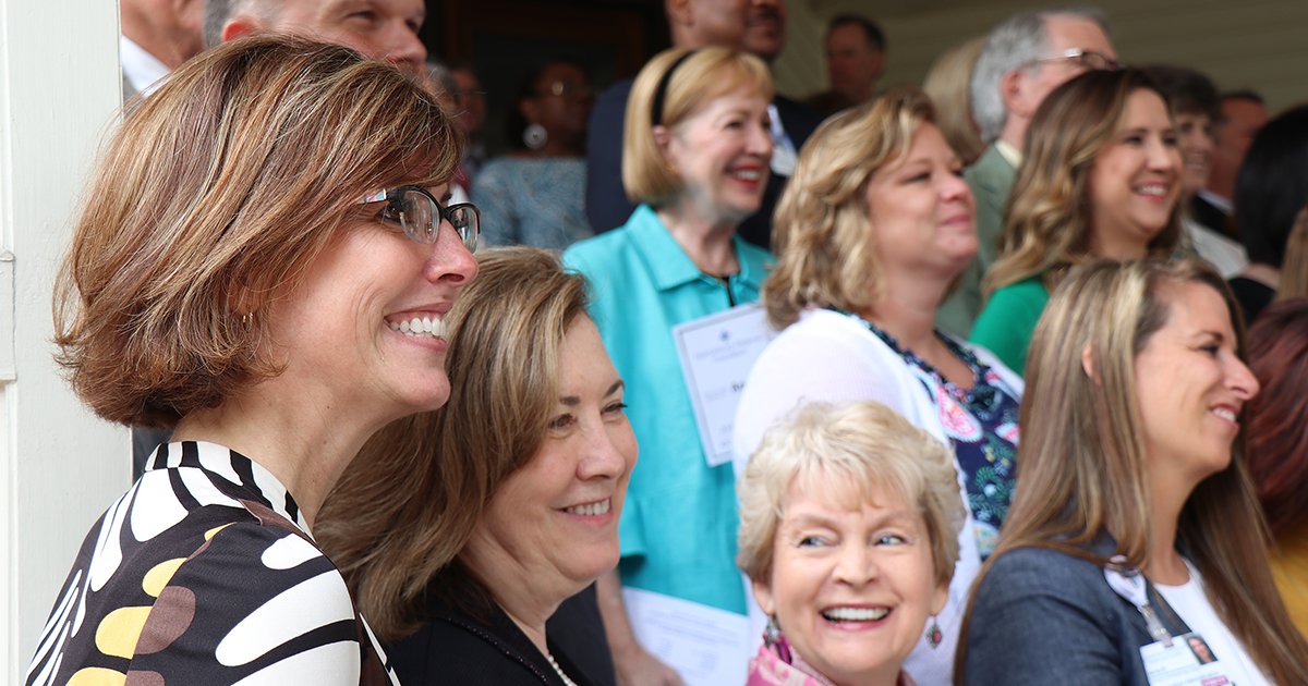 Kristy Caradori, the Foundation's executive director, smiles as she takes part in the photo ceremony after we awarded $569K in grants to Upstate organizations.  discoverhealth.org/know-more/5690…

#UpstateSC #onespartanburg #service 
<a href="/SptbgRegional/">Spartanburg Regional</a> <a href="/DiscoverHlth/">Discover Health</a>