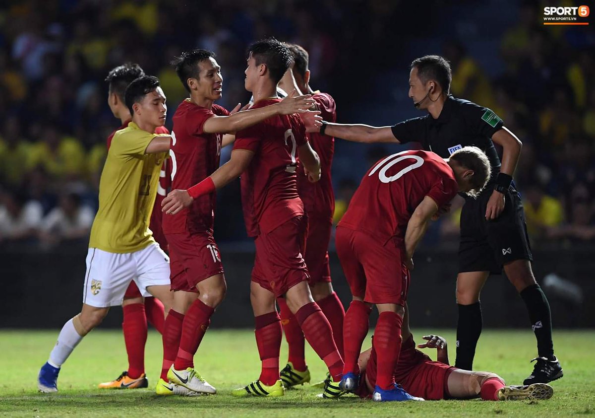 FanpageU23vn's tweet photo. |UPDATE| 190506 KING'S CUP 2019
🇻🇳 VIỆT NAM 1 - 0 THÁI LAN 🇹🇭

Xin chúc mừng các cầu thủ của chúng ta 🎉🎉
ㅡㅡㅡㅡㅡㅡㅡ
Cre pics: https://t.co/al7Hc8K97i https://t.co/N1k1Bewppe