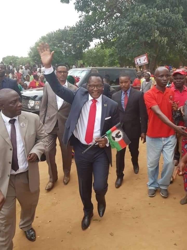 LAZARUSCHAKWERA's tweet photo. Do not lose hope, a better #Malawi for all of us is Possible. https://t.co/zabMGMXVSt