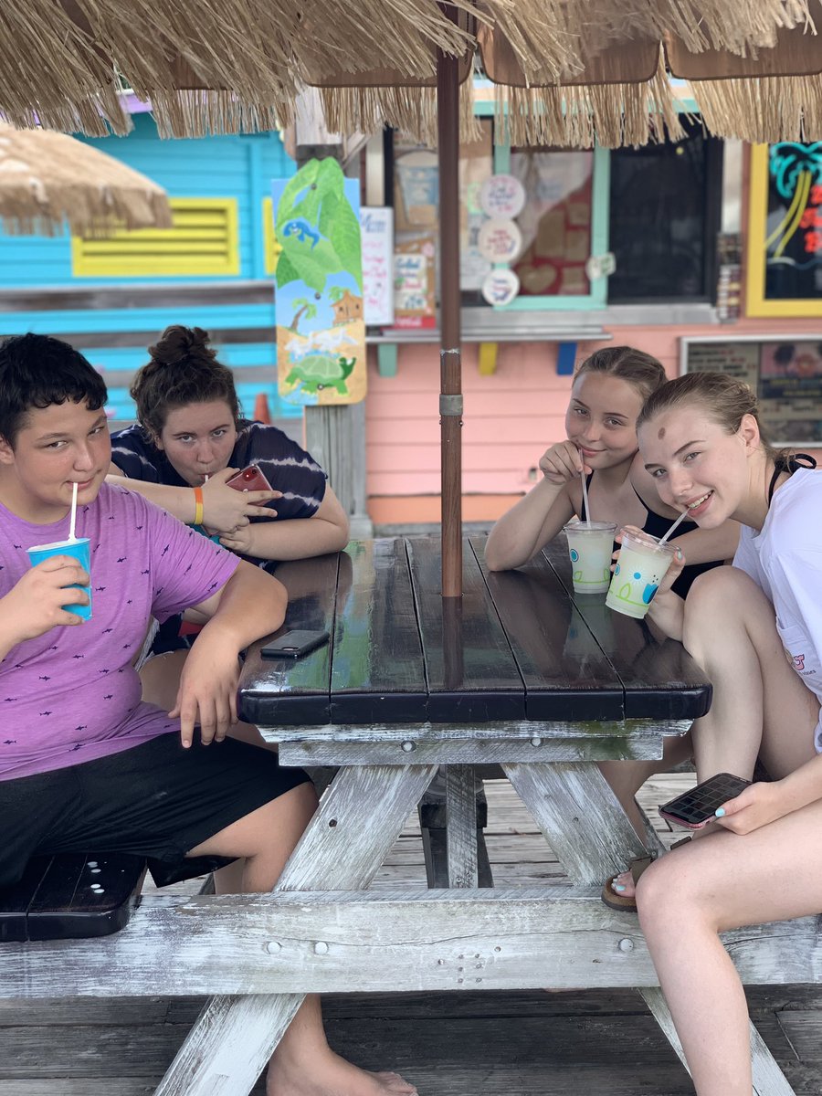 cfay77's tweet photo. Beach Day with these terrific people!! #BlessedByThem #LoveFLLife #BeachDay https://t.co/Vlz5B8NBXx