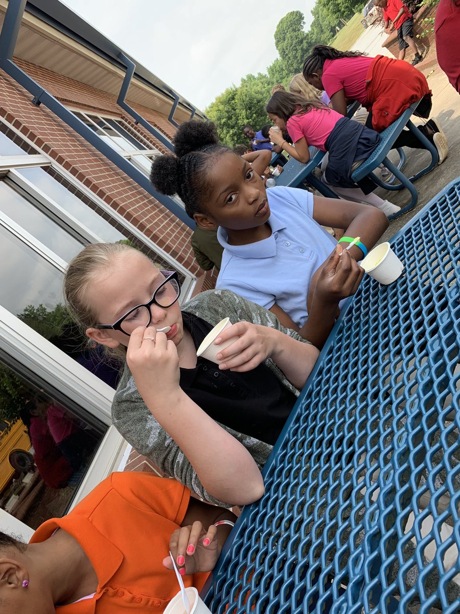 Enjoying our shaved ice. Thank you <a href="/thechillnc/">the chill</a> <a href="/steppse/">SarahStepp</a> @PrinciPAL_HDES