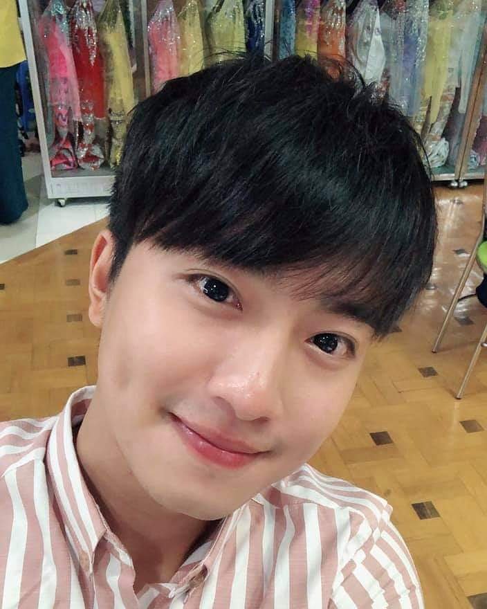 MyatFancafe's tweet photo. Give me 'Love'💗💗
#kaungmyatsan #Myanmar actor #idol https://t.co/QO83vZZFIB