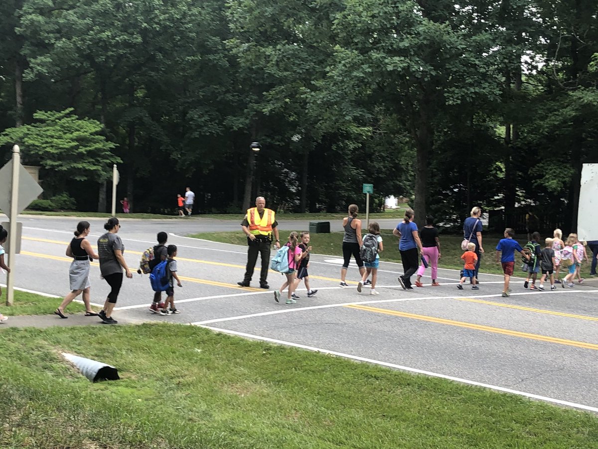 wresWildcats's tweet photo. WES Walk to School Day was a huge success! Thank you to our wonderful PTA for organizing it and CCPD for supporting us! #WESptaRocks #chesterfieldcountyPD #WESwellnessWednesday #ONEccps https://t.co/7HvM73GEO7