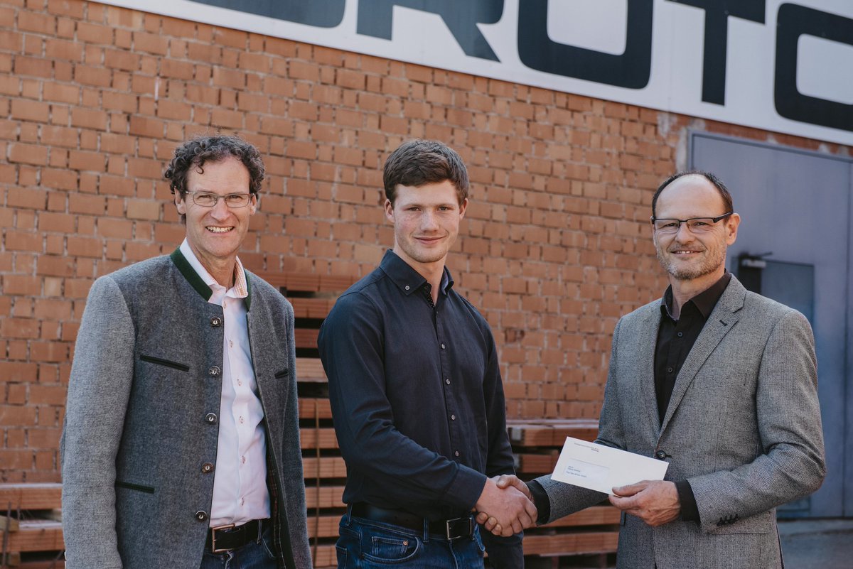 SchlagmannT9's tweet image. Zweimal #Bestnote 1,0: #SchlagmannEdmüllerStiftung zeichnet Maurergesellen der Bau-Innung #Füssen-#Marktoberdorf aus. Wir gratulieren herzlichst! Mehr zur Arbeit der #Stiftung: bit.ly/2XqVwVP #Ziegel #Handwerk #Ausbildung @BayBaugewerbe @Das_Baugewerbe @Baugewerbe_Mag