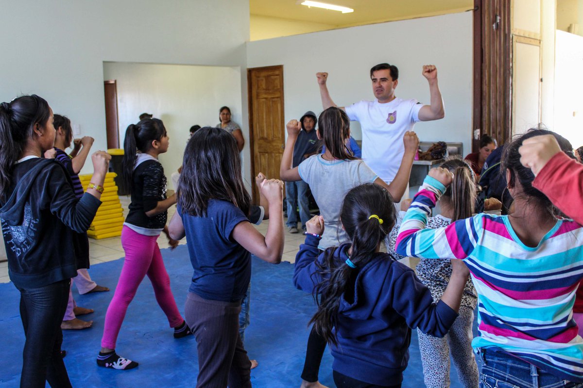 spyci_chihuahua's tweet photo. Como parte de las actividades del programa interinstitucional Napawika Nochaba (trabajando juntas y juntos, @coepi_chihuahua en conjunto con @MukiraOrg, imparten talleres de defensa personal para mujeres de comunidades indígenas urbanas. 

Checa 👉🏾https://t.co/GzuLeyySOa https://t.co/JCtHGqzID5