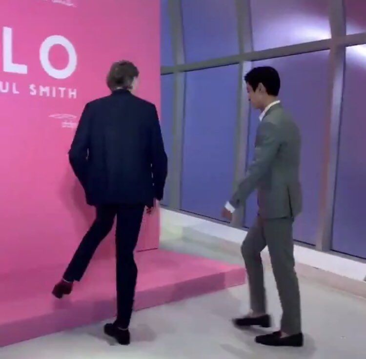 Tvxq_0218_Max's tweet photo. ポールさんもスタイルいいね、足も長いわ😳‼️
#チャンミン
#hellopaulsmith https://t.co/ljLgnGZJZh