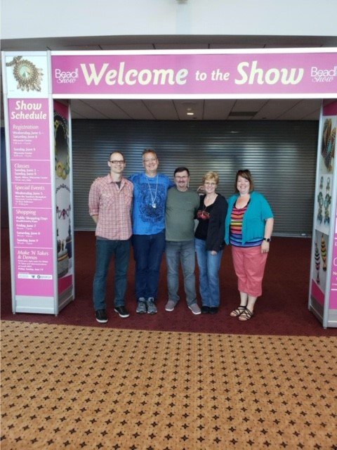 FireMtnGems's tweet photo. We made it to #Milwaukee and the #beadandbuttonshow. First stop - food! Then off to the @WisconsinCenter and the Moonlight Madness event last night and visiting with designer Jody Young. Up and at it this morning with set-up.  
#itsshowtime #teamwork #firemtnfun https://t.co/edGcCnsksM