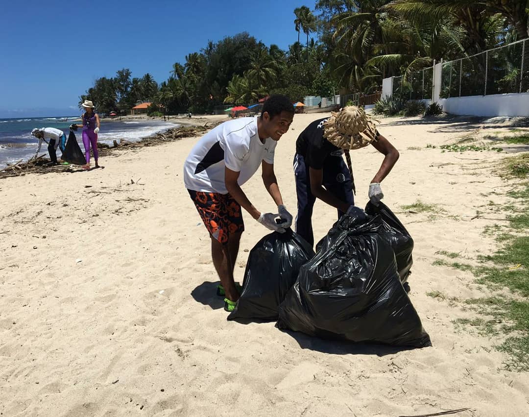 PedroLorenzoR's tweet photo. Celebremos el día del medio ambiente más allá de las redes sociales ¡Cuidemos de él!
Durante el fin de semana el Clan del Grupo #Scout 148 - Club Leo Ozama, realizó una limpieza en la playa de #Guayacanes y a su vez orientaron a los bañistas a mantenerla limpia. ⚜️
#ScoutsRD https://t.co/kR25ZumkUq