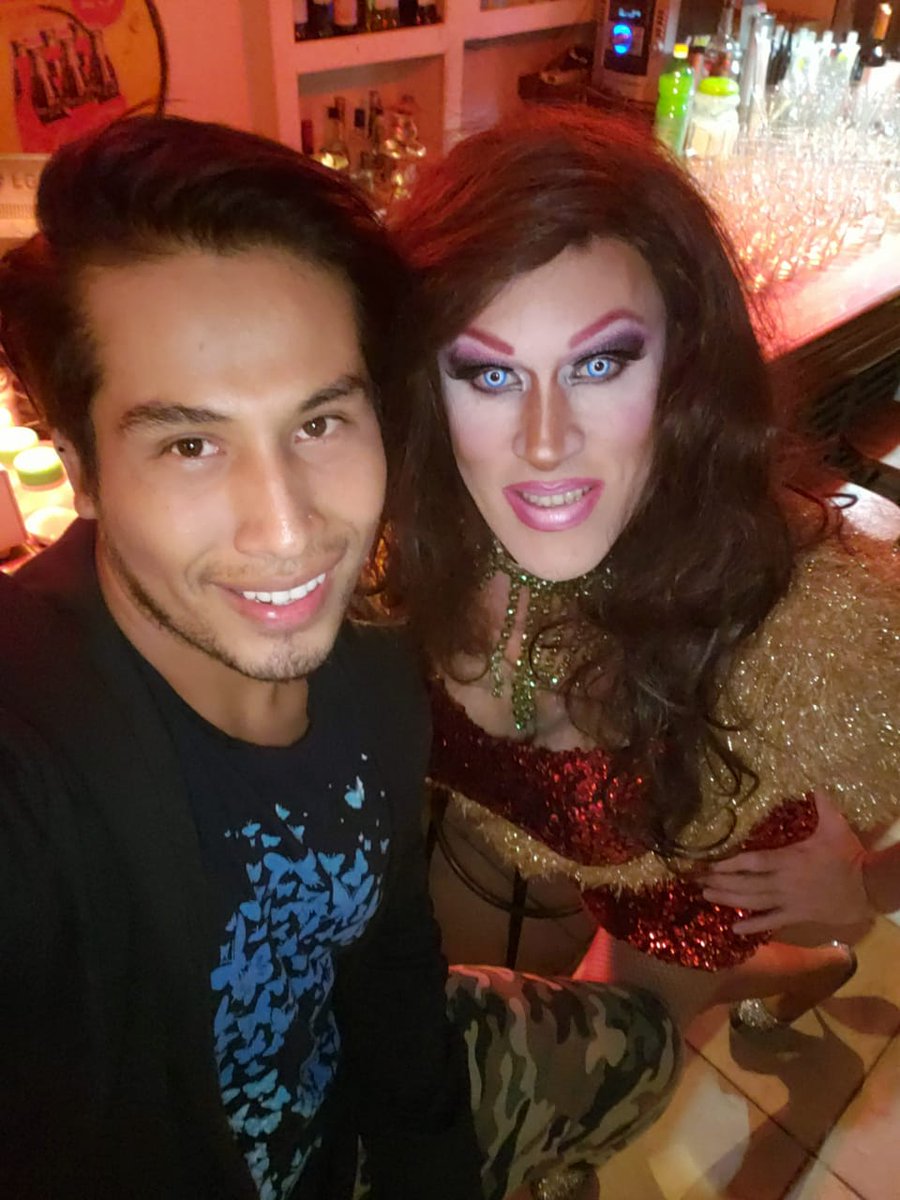 NevyShow's tweet photo. Super noche en caseros....  A puro magia y humor https://t.co/pLdHrTC2H3
