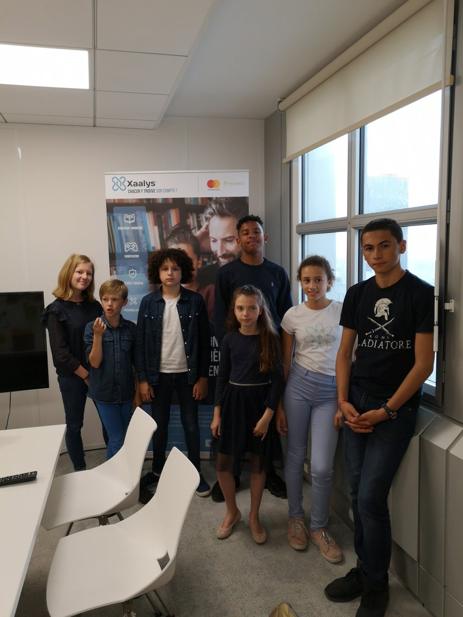 xaalys's tweet photo. Construire une #neobanque pour les #adolescents c'est aussi de très bons moments passés avec eux et des échanges toujours très intéressants ! #xaalys #teamxaalys #fintech #startup #jeunes #comexdesados #ateliers #workshop #TechForGood https://t.co/DWB6kOsXvF