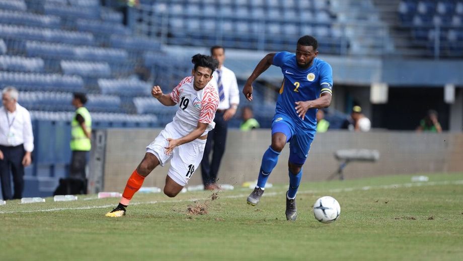 ESPNIndia's tweet photo. Igor Stimac’s first game in charge of India wasn’t easy. While his bold approach is a welcome change, the new coach should also be wary of tinkering with proven methods, writes @AnirudhMenon89 #CUWIND #KingsCup
https://t.co/yXas38o0Xq https://t.co/PbPaod5xvc