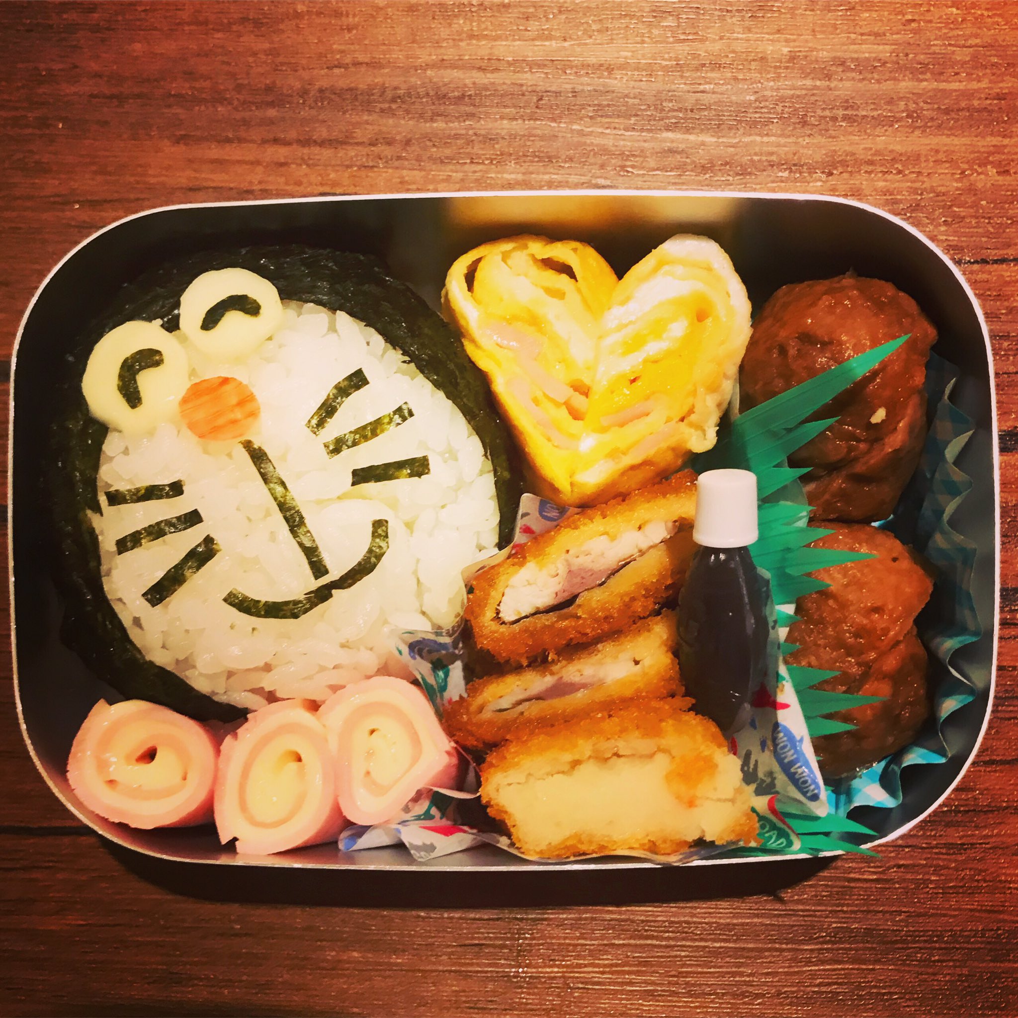 Mamakanon ママカノン 21 1 1から楽曲配信始まりました お弁当記録 ドラえもんのおにぎり作って って言われたけど 今までで1番難しく 朝一で失敗した海苔を食べまくりました 笑 お弁当 お弁当記録 幼稚園 年少 手作り ドラえもん