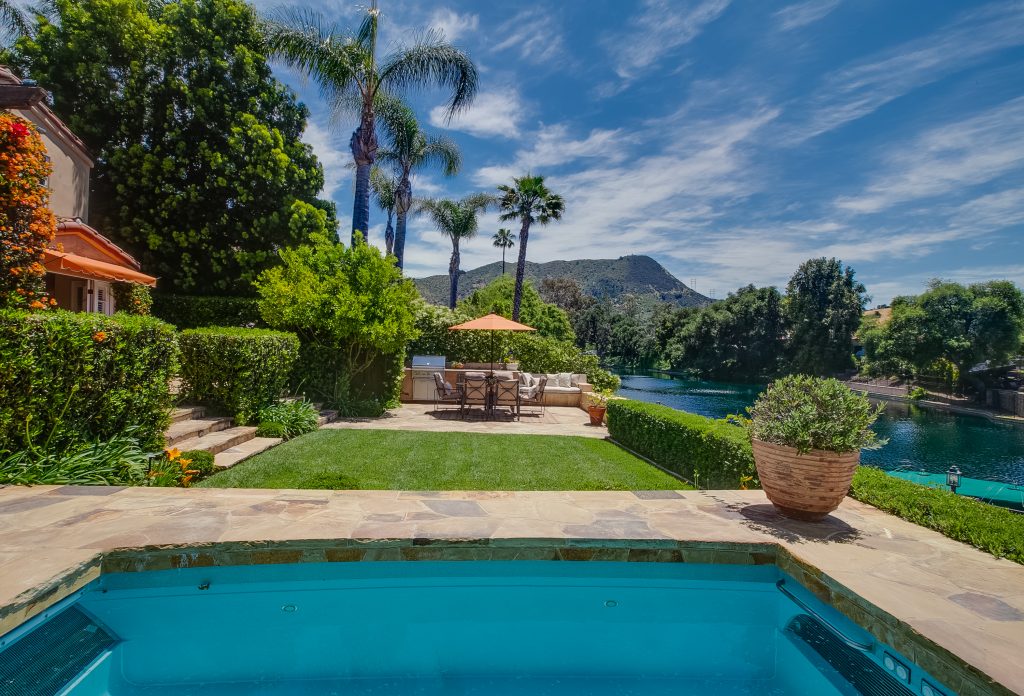 Animation_Today's tweet photo. Roy E. Disney's last home in Toluca Lake is currently on the market for $5 million. Also the former home of Boris Karloff. Please invite us over if you buy it. https://t.co/39o19TnrqE https://t.co/QtoGSykU6H