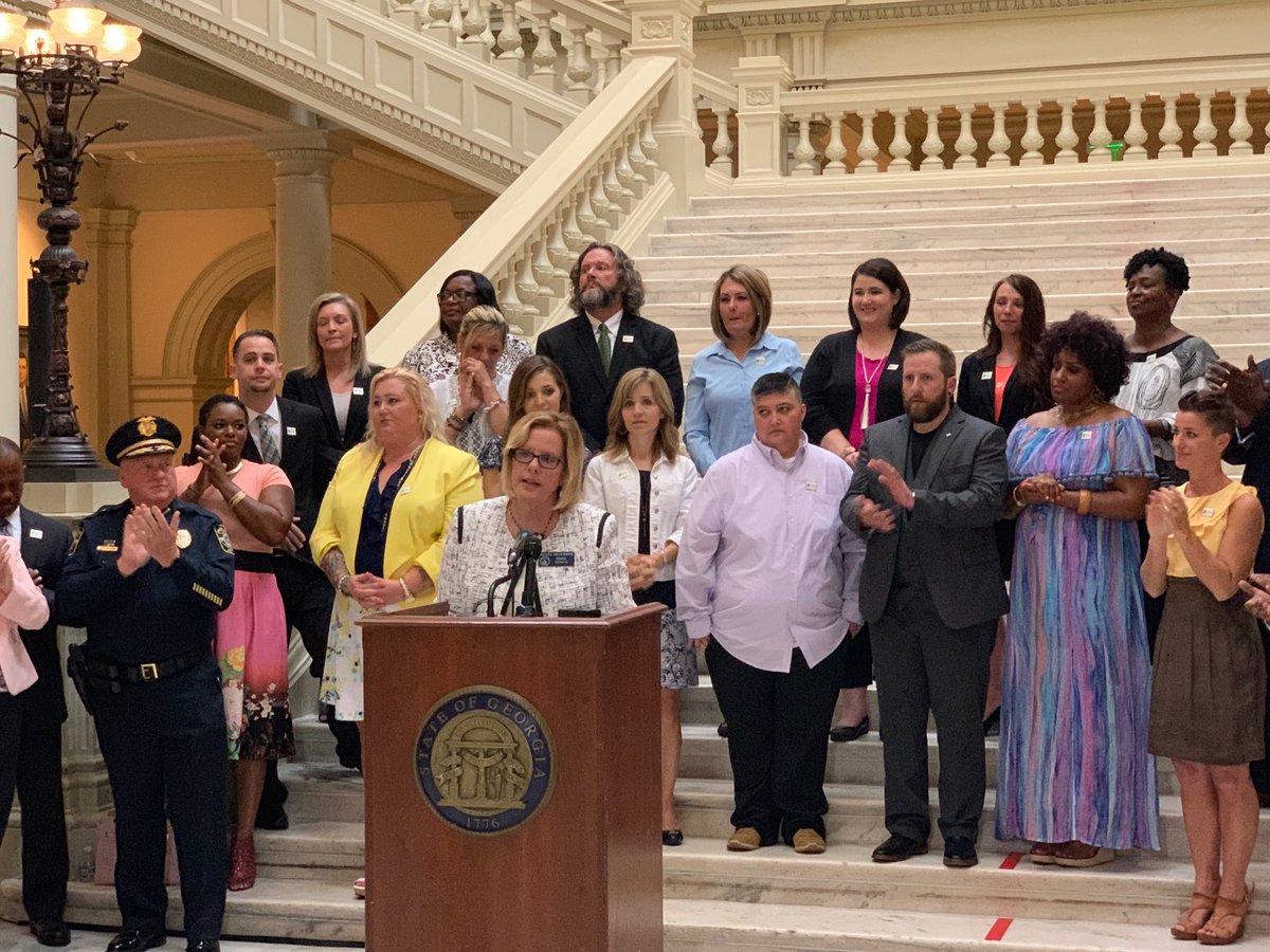 Renee_Unterman's tweet image. Awesome turnout for HOPE and Recovery today at the State Capitol for new rollout awareness program on addiction, substance abuse w many Recovery Centers participating #NavigateRecovery #Gwinnett #Forsyth #garecovery