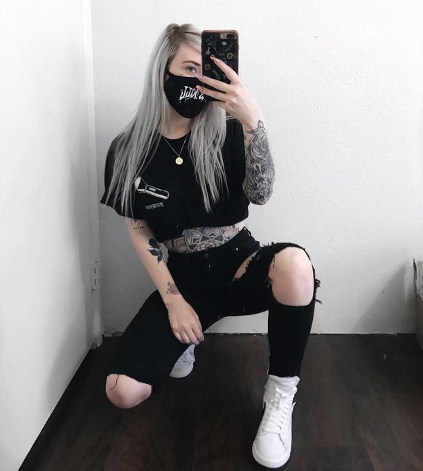 🖤🥵👀 https://t.co/1pdV0dFHcx
