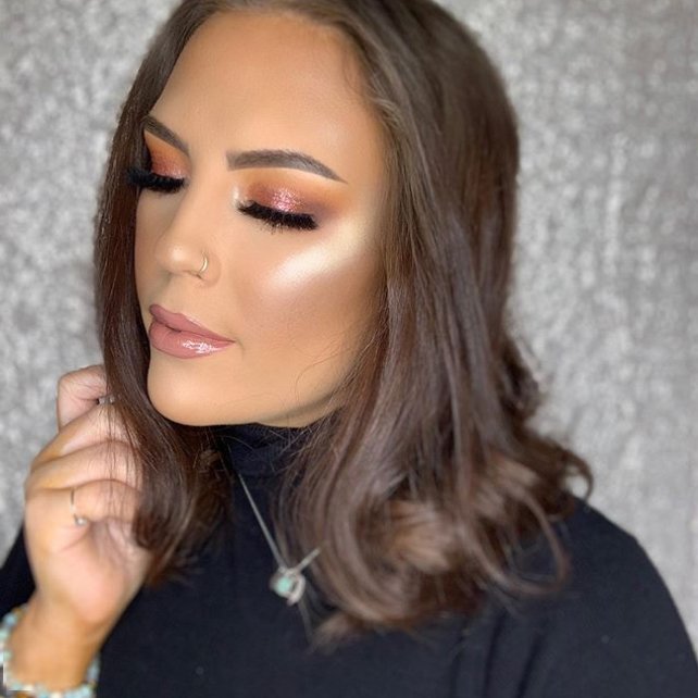Twitter 上的Physicians Formula："Want to know beauty @ryleighsmith_'s secret  to this gorgeous glow? She applies Spotlight Illuminating Primer to skin  before foundation. She then uses Butter Highlighter in 'Champagne' for a  stunning
