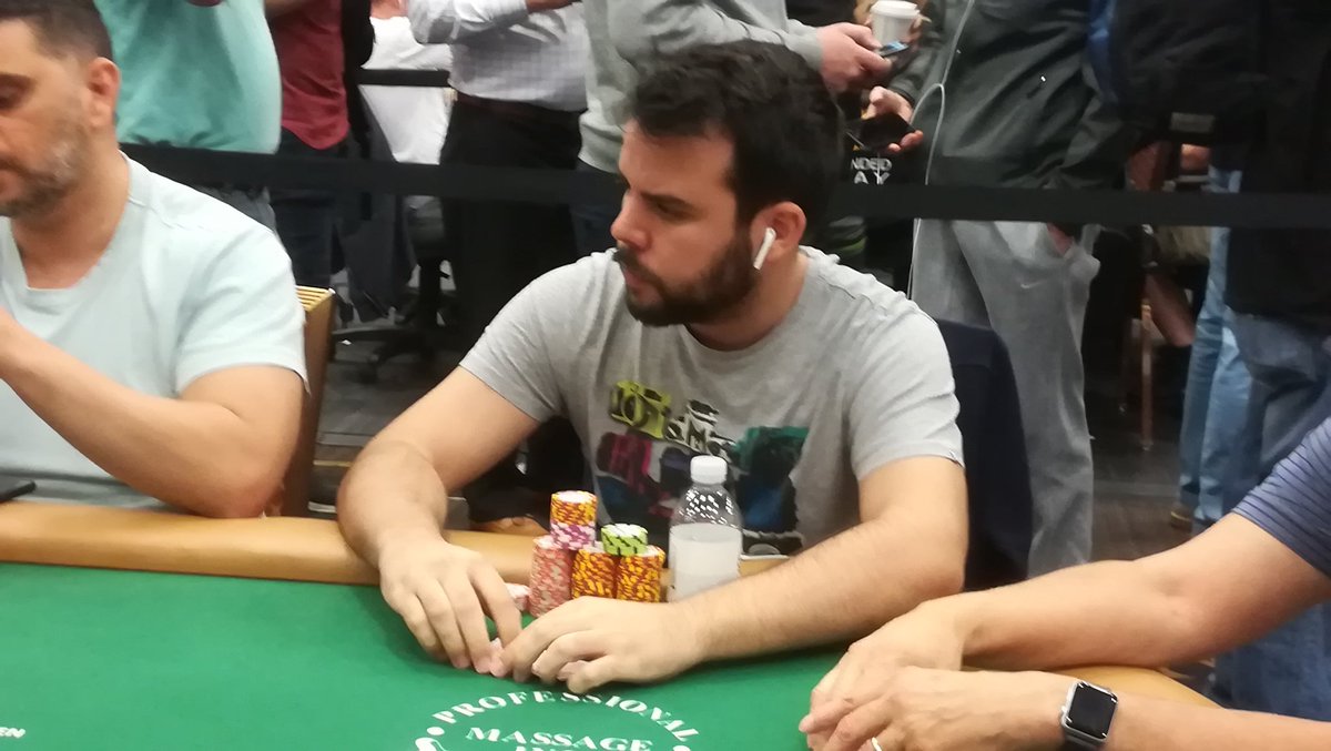 hernando_alex's tweet photo. Last 🇪🇸 Standing en el #BigFofty de #WSOP es @zarco1128. Tiene buen stack con ~1k players left. A ver si hay suerte y hace #Bagging un día más. GL https://t.co/YyLAXvZT30