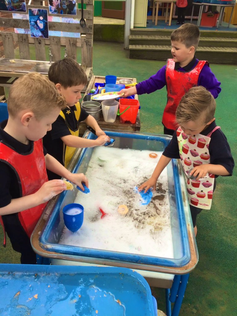 QuayEYFS's tweet image. “Can we wash the sand toys please?”
You certainly can boys! It’s been a busy day of working together, cooperation and kindness. #confidentconversations #positiverelationships #resourcefulminds @QuayHead