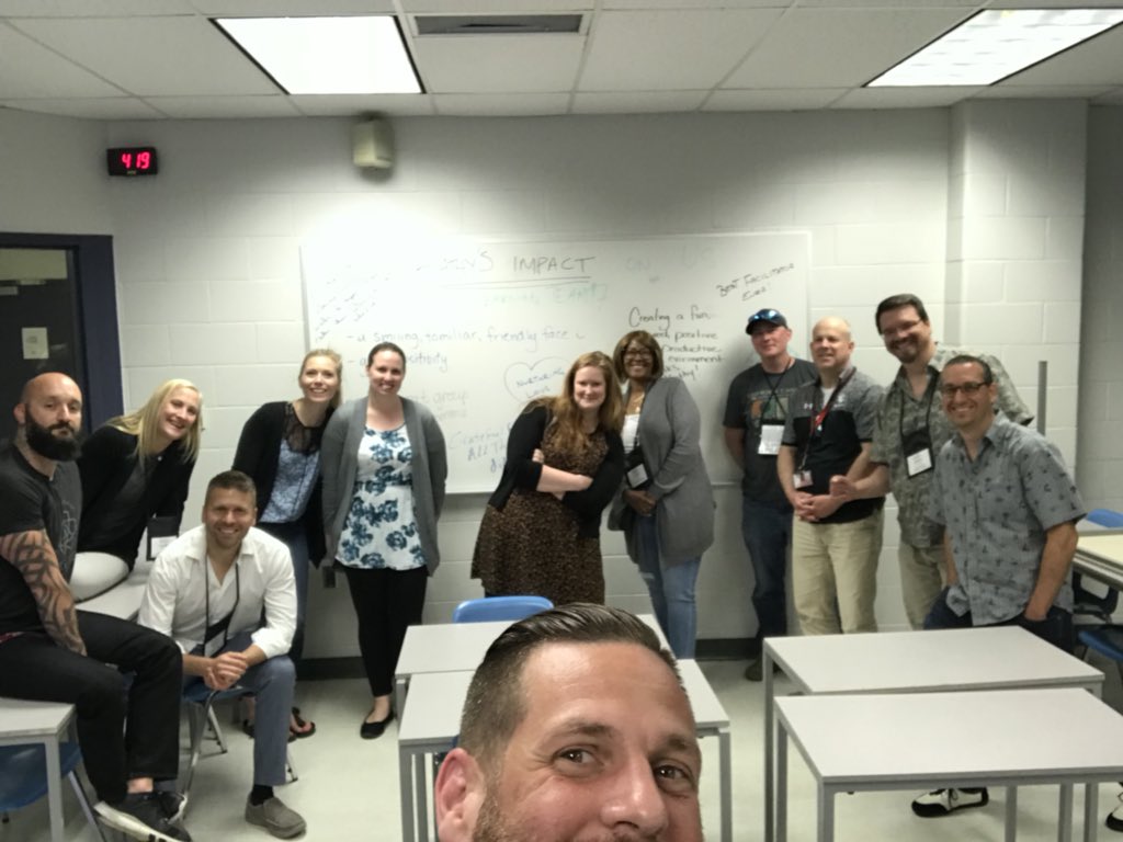 Nursing_Prof's tweet photo. Never underestimate your impact.
@KathrynHansenkd we want to express our gratitude for the space you created and the support you have offered each of us over the last two years. ❤️
With Gratitude
#LearningTeam7
#CEDP2019p3 https://t.co/e3Qdb7a3XM