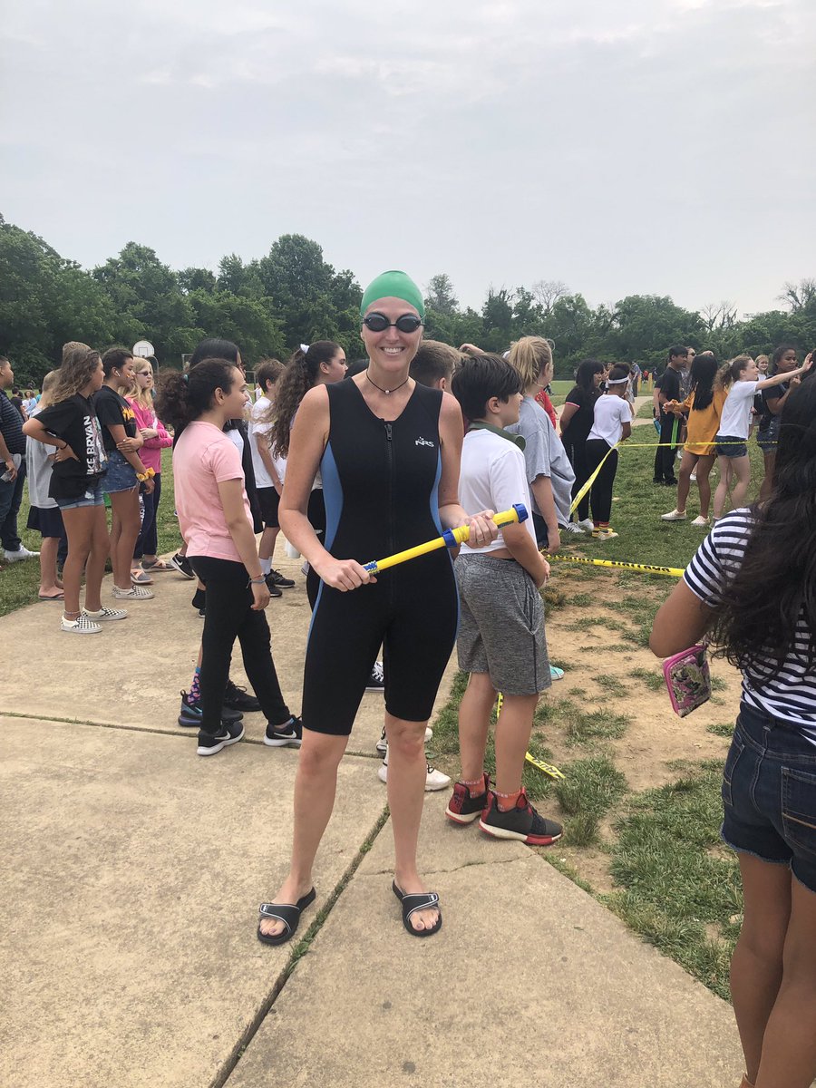erinmpinero's tweet photo. This is how we #RavenRally @RBMS_Official Congratulations Ravens on an excellent school year! #PBIS #dunktank @LCPS_PBIS #lcps19 https://t.co/jkoE1UdDzm