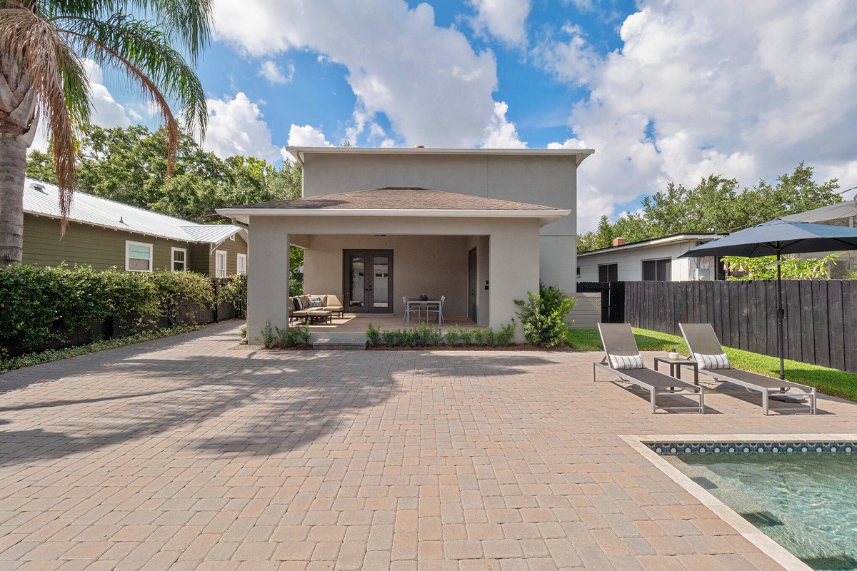 MyMetroCity's tweet image. 🏠 JUST LISTED! 🏠Absolutely stunning 4/2.5 #poolhomeforsale in the heart of #CollegePark! Steps from #EdgewaterDrive, #DubsdreadGolfCourse &amp;amp; #EdgewaterHighSchool. Listed at $699K.
More photos &amp;amp; info: bit.ly/629wking
#collegeparkrealestate #collegeparkhomes