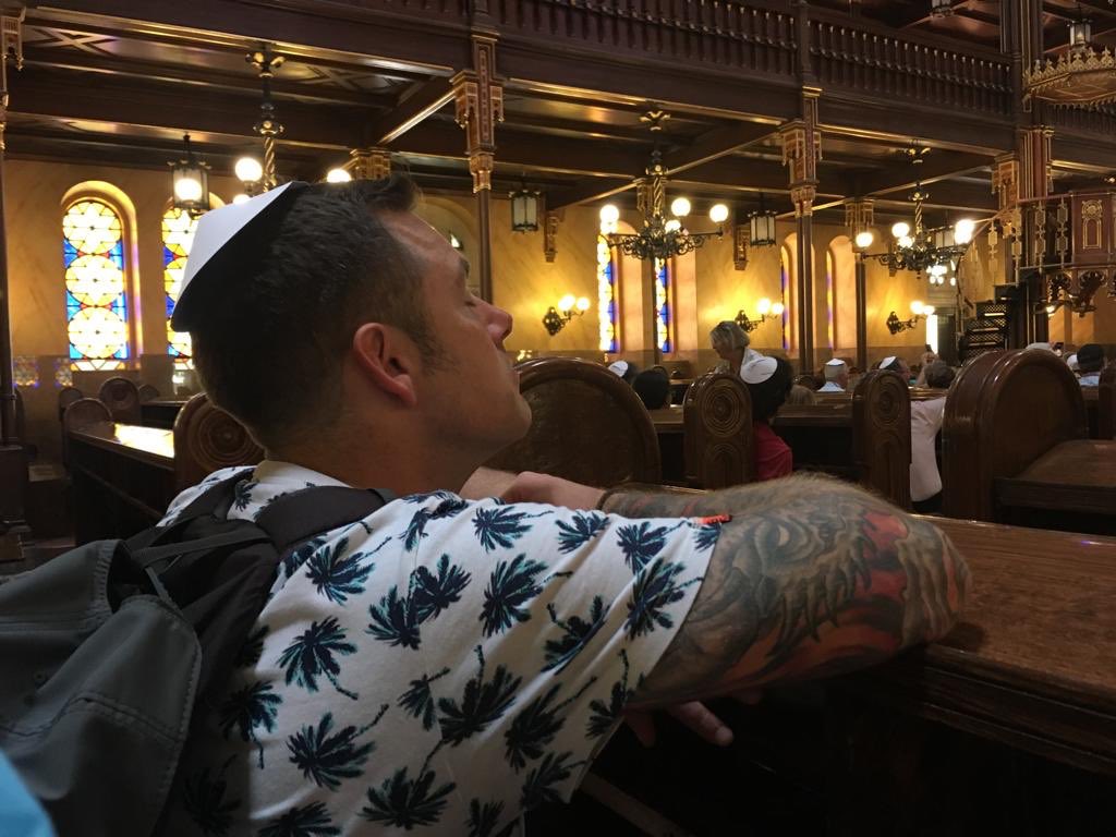 BottsD's tweet image. Praying for the 600,000 Hungarian jews today 🤲