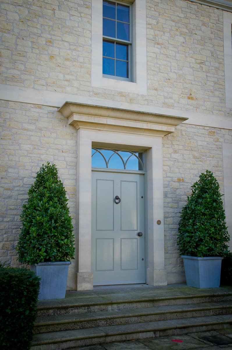 rmouldingandco's tweet photo. An elegant entrance to a country house we built a few years ago. πͺ
#rmouldingandco #newbuild #frontdoor #doorlove #countryhouse #countryhousebuilders #doorsofinstagram #Somerset #builders #qualitybuilders #SouthWest #England https://t.co/wE6EDHugT7