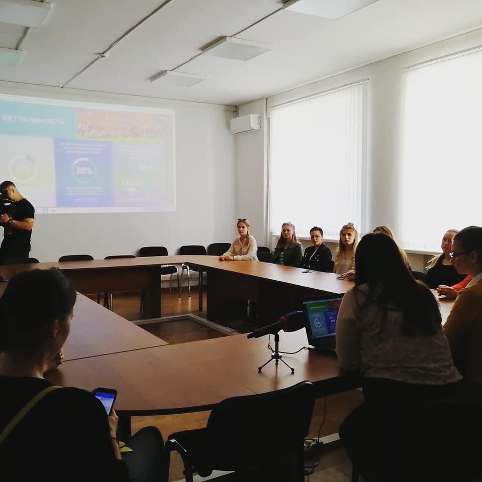 4 июня т.г. в #ДомМолодежи33 #КМП33 совместно с #ДомНКО была презентована программа Ассоциации волонтерских центров по развитию волонтерства в образовательных организациях среднего и высшего профессионального образования Владимирской области.
#Молодежь33 #СВОИ #Волонтёрство