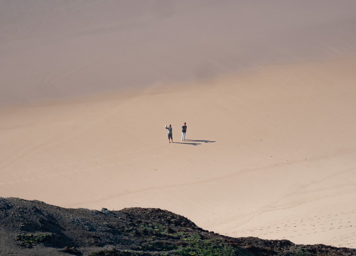 trickyshutter's tweet image. Tiny little people. They look like railway model figurines I sometimes use in my arranged photos. There is not much more to say, I just liked the view. 
Cordoama beach, Algarve, Portugal
#naturephotography #photography #nature #potd #pictureoftheday