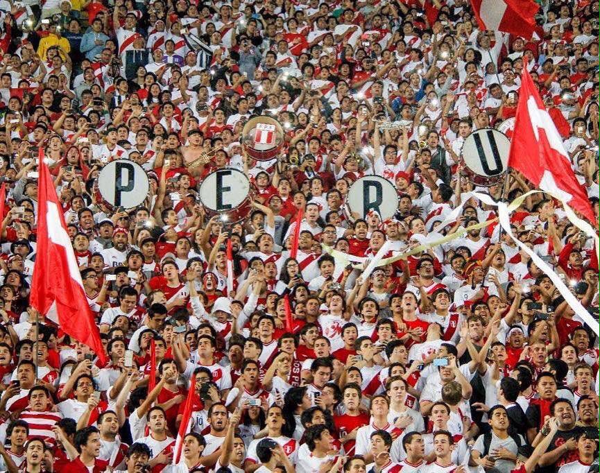 La Blanquirroja #LaHinchadaDelPerú tweet media