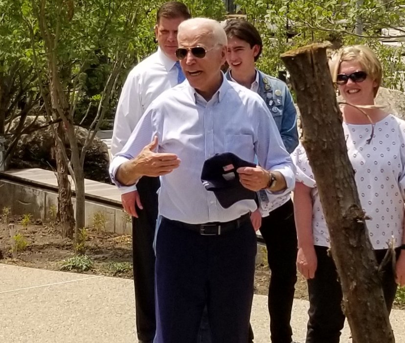 CFamaWBZ's tweet image. Former #VicePresident @JoeBiden tours Martin's Park in Boston's Seaport w/@marty_walsh. A passerby thanked the candidate for the Oval Office for delivering commencement speech at his daughter's graduation at @Yale. To which he quipped back, "sorry I didn't pay for her tuition."