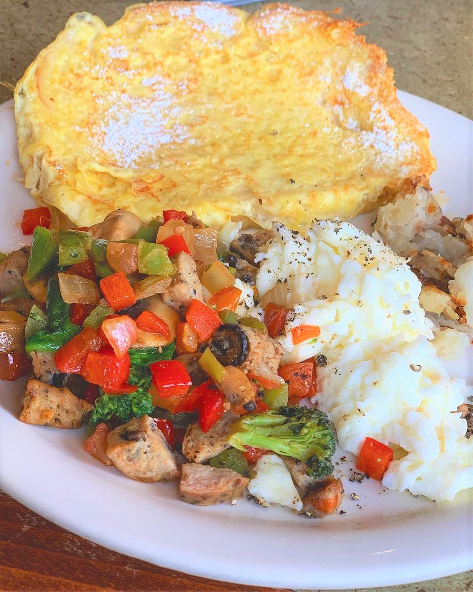 10/10 hefty meal to get you over #HumpDay 😍 (IG: @bong_in_seattle)