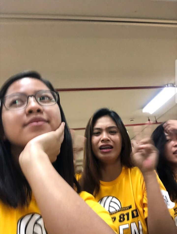 ysavisuals's tweet photo. iyak na ba yan ate? @ysajimenez6 
luv these 3 so much ✨💛 @KclynGldns @eyalaureee 

📷: @Rondina011's IG Story https://t.co/vck2EZFTjV