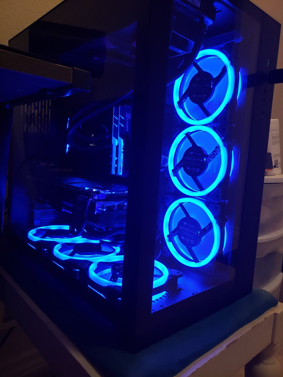 fishinwmarshall's tweet photo. Shes a beaut Clark... #razer #ASUS_ROG https://t.co/QhuKt4PBko