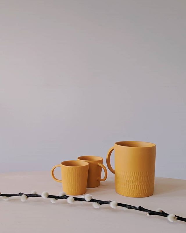 New colour out of the kiln this week for @birminghamcoffeefestival ! I've got a very small handful of these little espresso cups too for those hardcore brew drinkers ☕ Father's Day goodness will be on offer! Come down to the @custardfactory this Frid… bit.ly/2JZb0gm