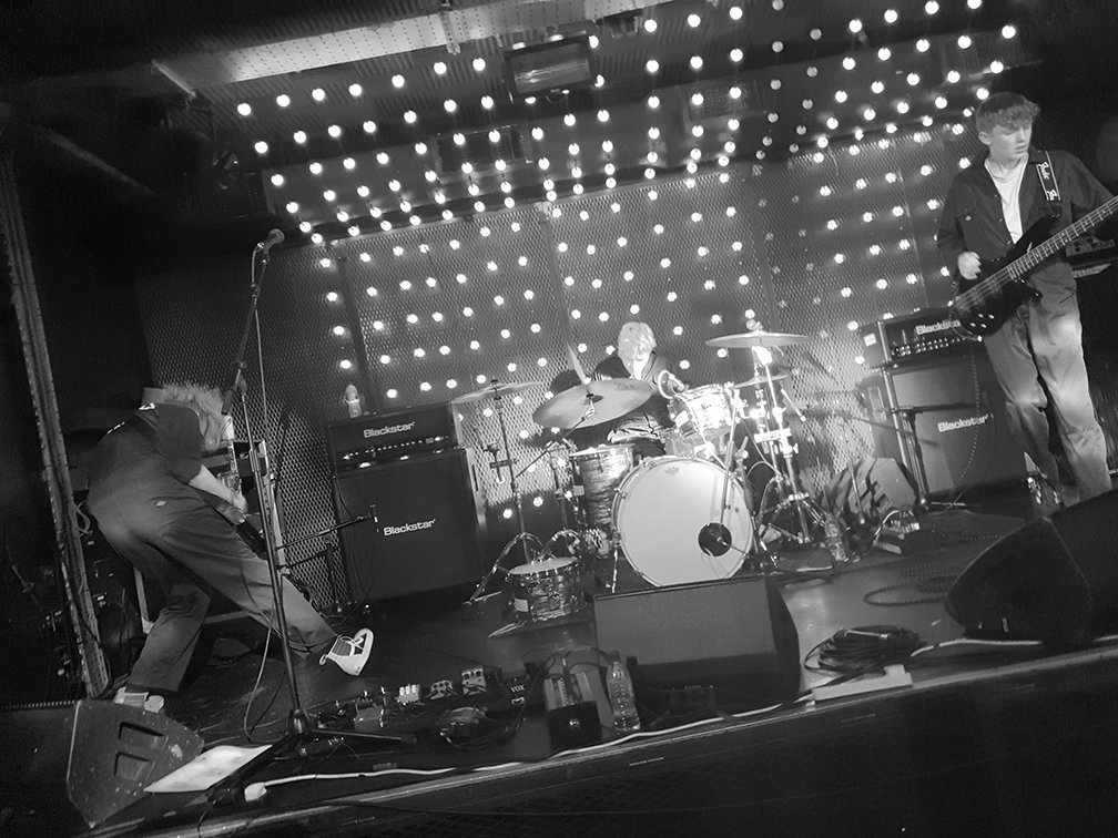 We had a little chat with @EliseCobain at <a href="/CamdenRocksFest/">Camden Rocks Fest</a>  Thanks for having us <a href="/amazingradio/">Amazing Radio</a> 

Listen in for a little insight with ya boys!

Tune in here at 19:00: amazingradio.com/shows/elise-co…