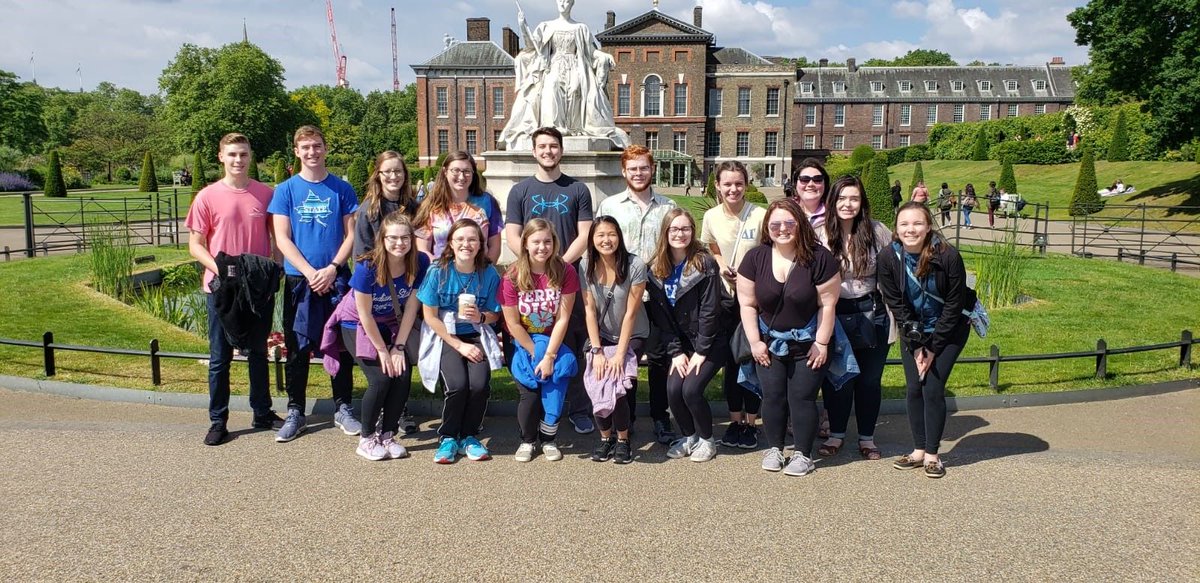 IndStateAbroad's tweet photo. Awesome photos from the GH301 Faculty-Led program, led by Drs. Bolinger & Olsen!! Students traveled to the UK to learn about British history from the 13th century to present, and explore many historical/cultural sites of London & Bath. @ISU_Honors #MoretoBlue #STATEabroad https://t.co/tbodJppm2b