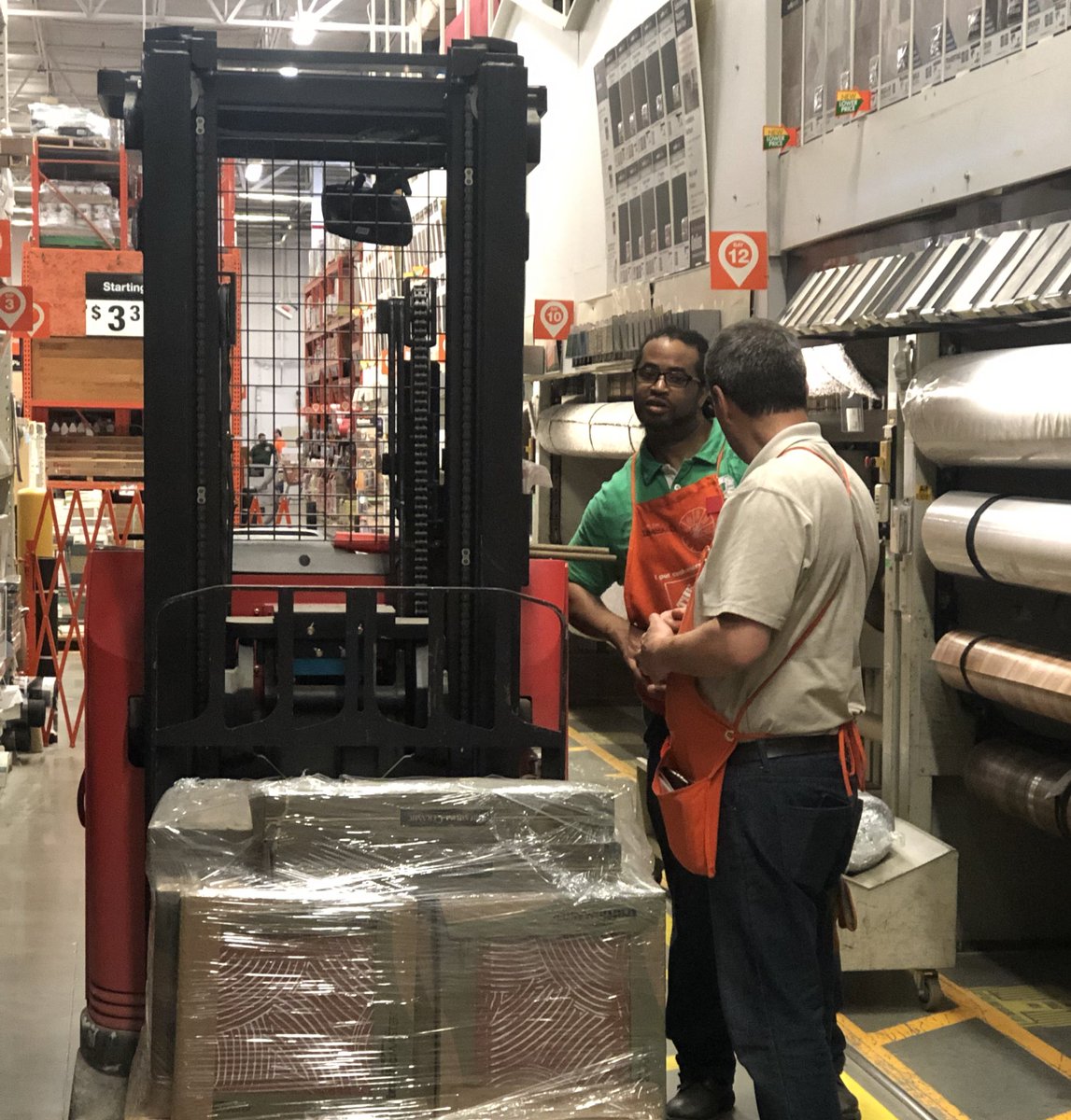 PatrolSafety's tweet image. Thank you Alex &amp;amp; Demetrius for working safe in the aisle. Wearing PPE gloves while using a safety knife and 
for always having a spotter while using the reach truck. Big congrats to our new associate Demetrius, he received his first Safety Bravo and letter S.