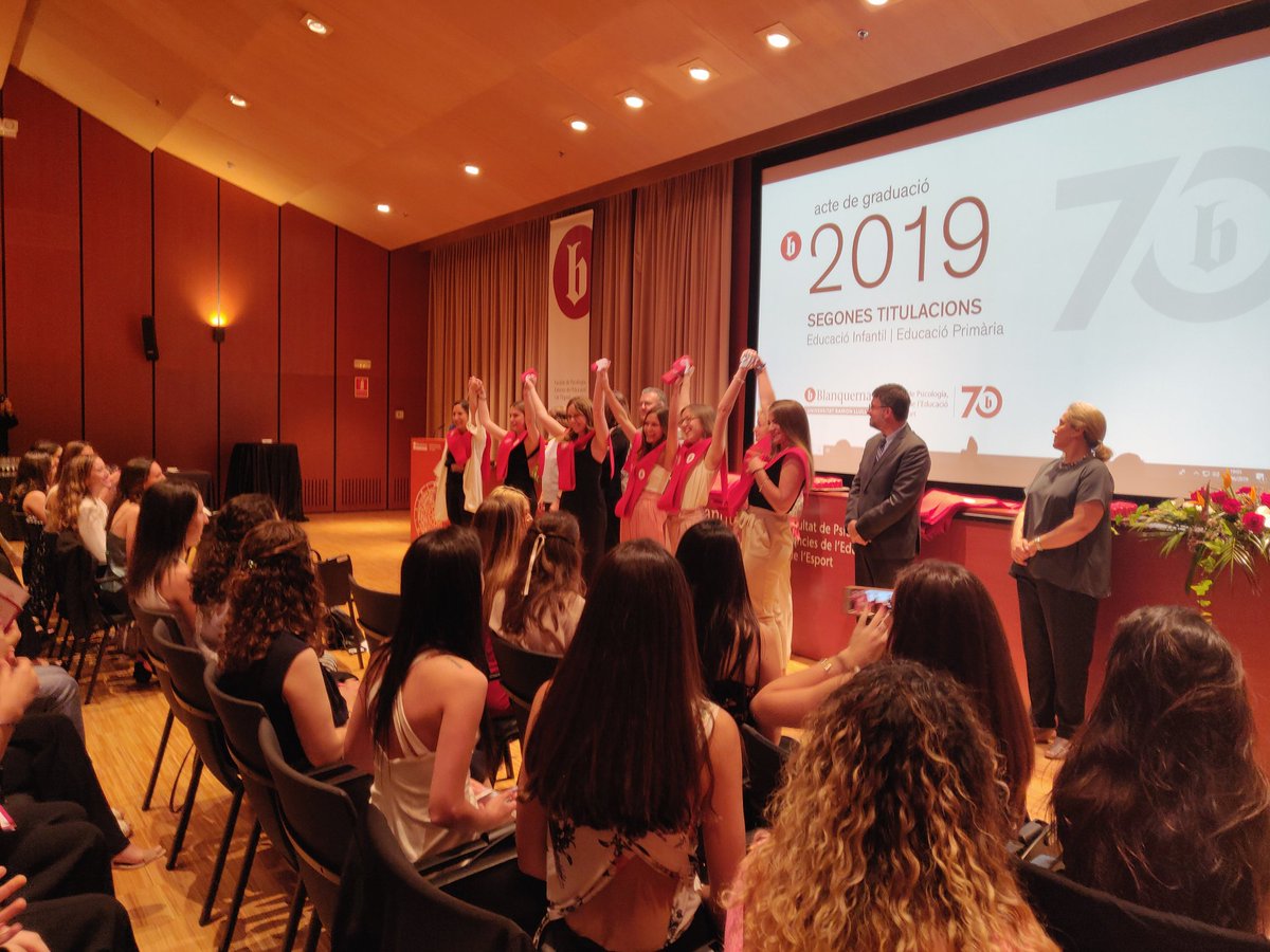 BlanquernaFPCEE's tweet image. Ho heu tornat a fer. Enhorabona, mestres!! #OrgullBlanquerna 😊