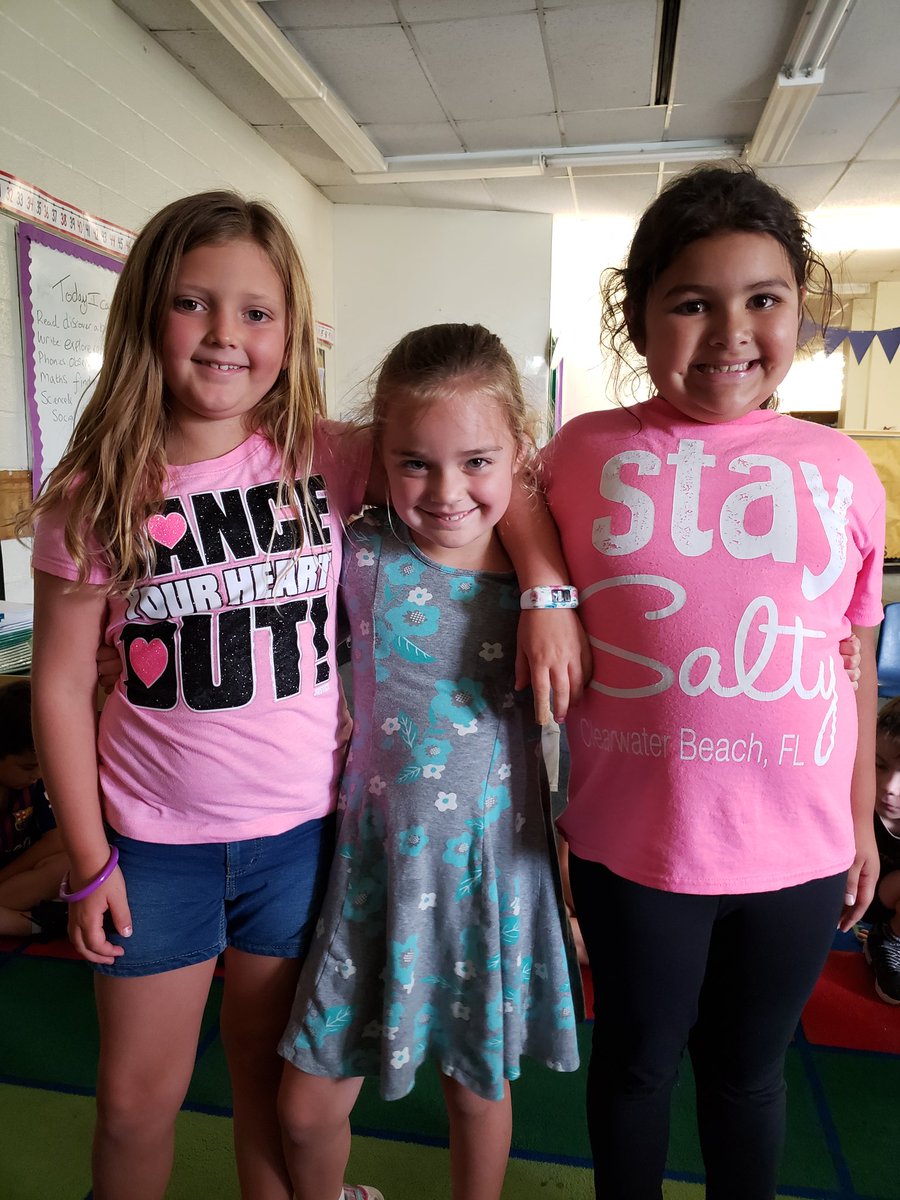 RobertsRascals's tweet photo. We're back, and next up is an old fashioned game of #SimonSays
3. Maliha π₯
2. Riley π₯
1. Lainey π₯π
#FirstGradeOlympics #howiparticipate @participate @ParticipateLrng @hembybridge @AGHoulihan @jttopp https://t.co/7GZQcZ9cgd
