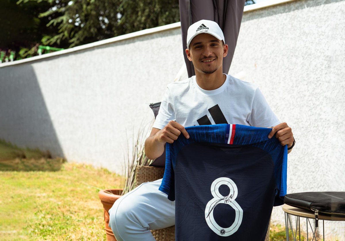 HoussemAouar's tweet image. Avant le 2ème match de préparation face à l’Autriche, RT + Follow pour gagner mon maillot de l’@equipedefrance. Tirage au sort après le match 🎱⚽️ #HA8 #U21EURO 😀